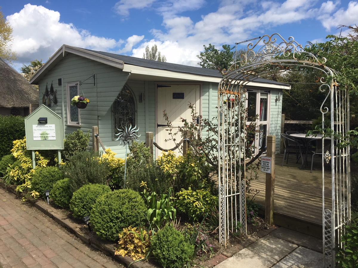 The Willows Guest House Takeley Εξωτερικό φωτογραφία